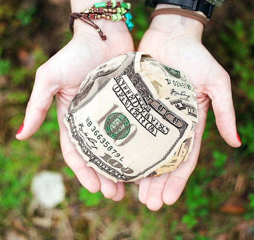 Izlaušanās skola Logo